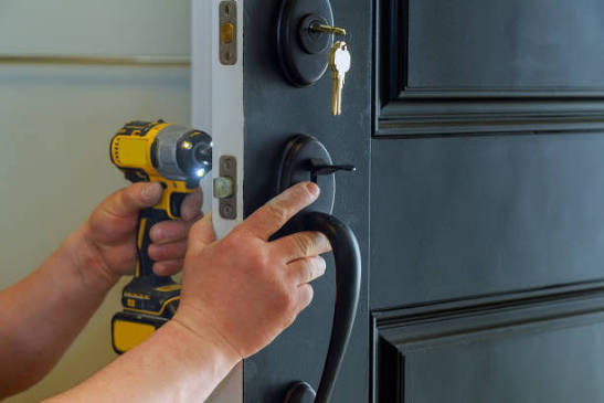 Door lock repair by a locksmith